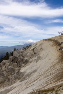 山頂の白い砂