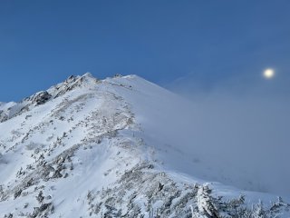 西穂高岳と満月