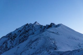 次々と登っていく登山者