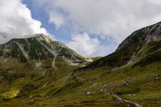 雄山と一の越山荘