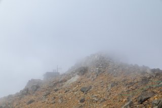 山頂は雲の中