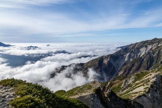 雲に覆われる富山
